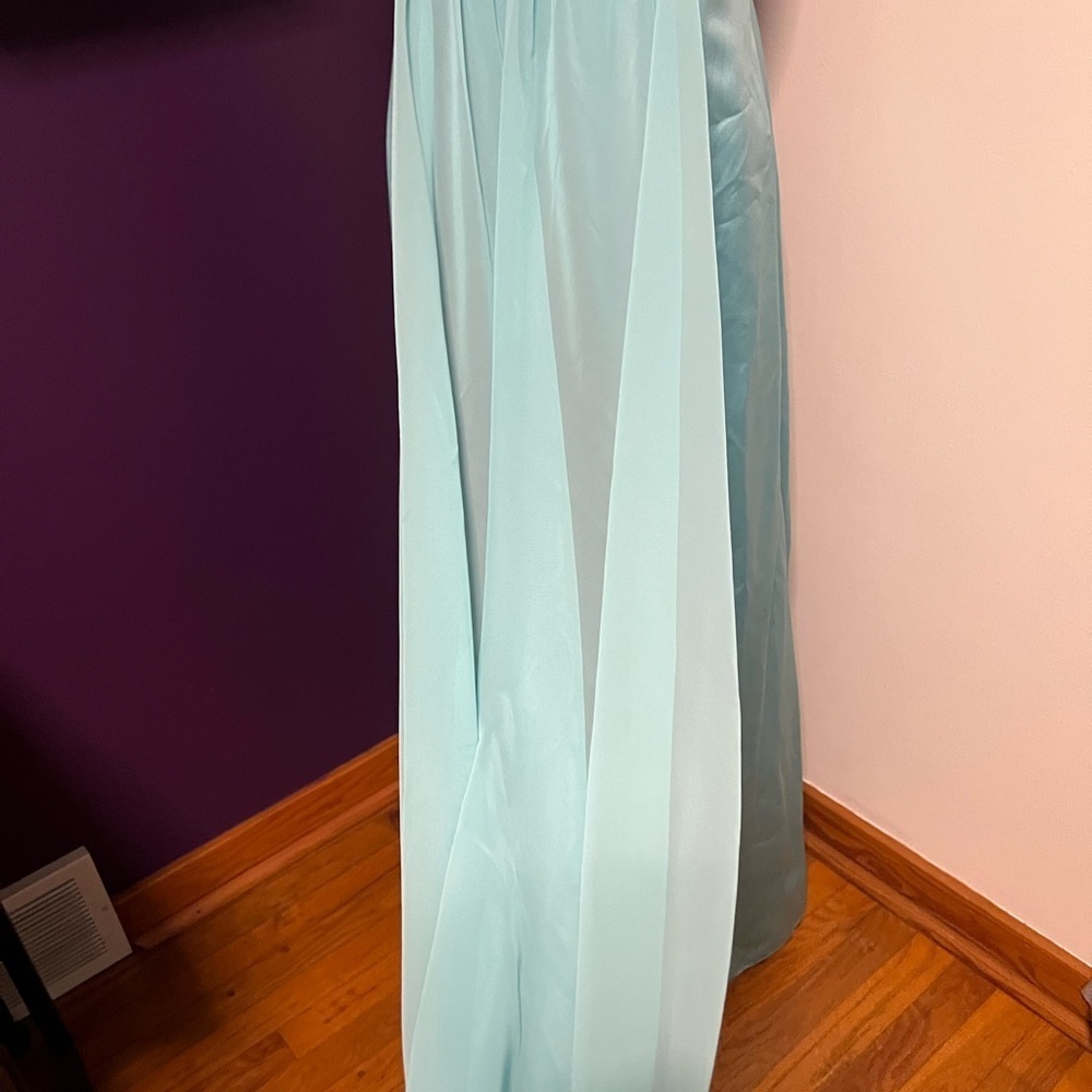 Discontinued David’s Bridal Style D19352 Bridesmaid Gown NWT - Picture 6 of 14